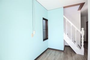 玄関ホール。ブルーと白がさわやかです！