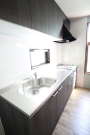 キッチンは新品のシステムキッチンに交換