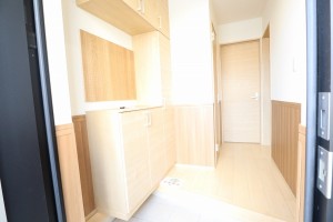 シューズボックスの壁にボードが貼られました