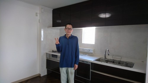 人生の中で大きな買い物でした。<br />
初めての事で何からどうしたらいいのか分からない中、私達のわがままを全て受け入れてくれ、適切なアドバイスと分かりやすい説明で納得いくまで何時間もつき合っていただきました。<br />
おかげでこの買い物は大成功となりました。<br />
購入前の不安はすべてぶつけたので、今は達成感であふれているのでこれから先が楽しみです。